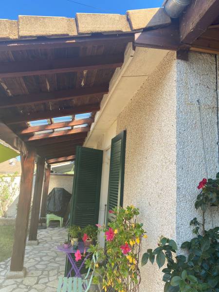 Quel est le tarif pour poser des passes de toit en lambris PVC à Valence? 