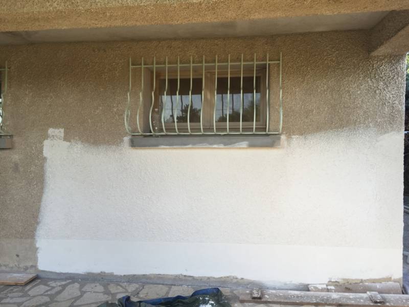 Comment nettoyer une façade noircie à La Voulte sur Rhône 07800 d'une maison des années 80