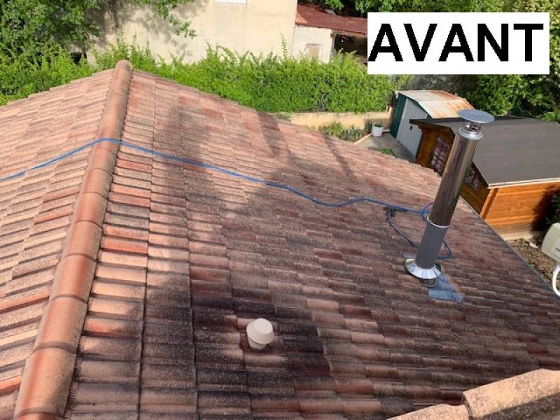 Comment nettoyer et imperméabiliser des tuiles noircies à VALENCE 26000 ?
