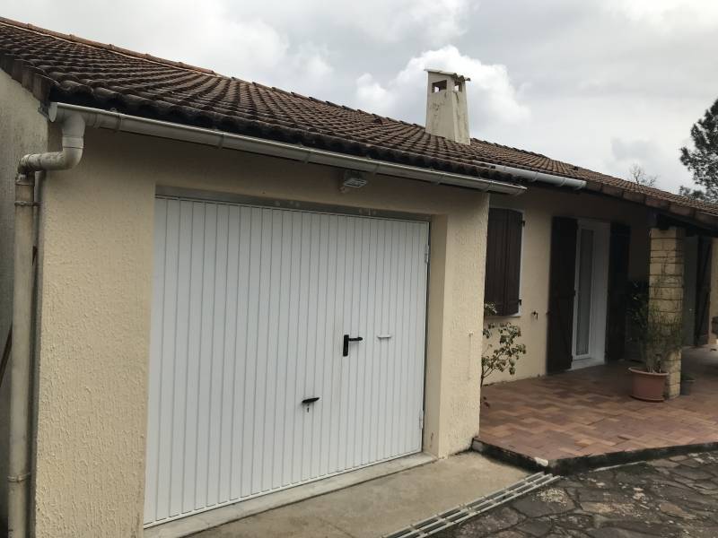 Comment nettoyer ses tuiles en terre cuite à Aubenas 07200?