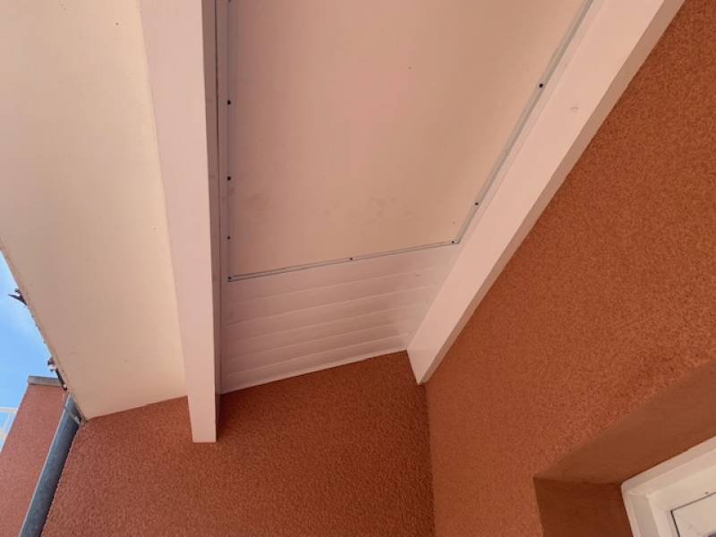 Qui pour pose d'un habillage d'avancée de toit en PVC à Bollène 84500?